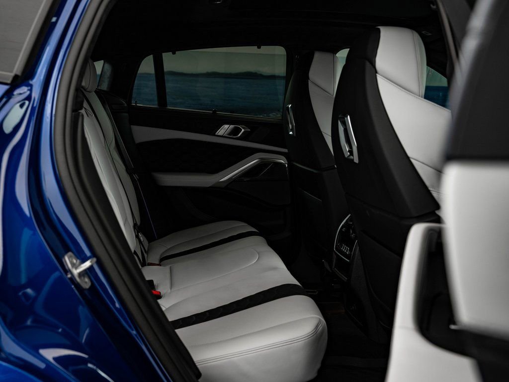 Used 2025 BMW X6 M Competition w/ Executive Package image 44