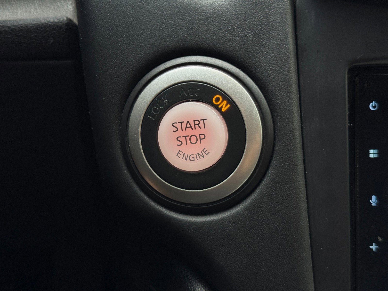 Used 2020 Nissan 370Z Coupe image 22