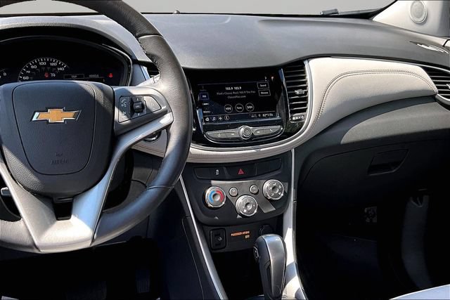 Used 2022 Chevrolet Trax LT w/ LT Convenience Package AWD/4WD image 6