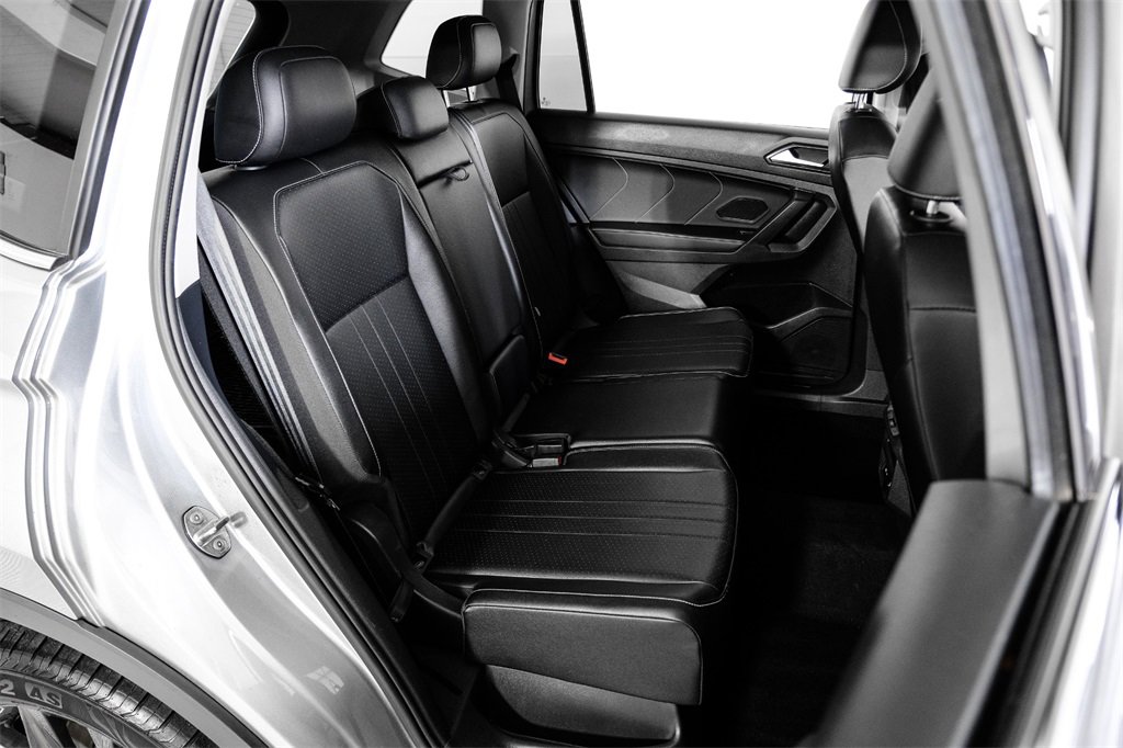 Used 2022 Volkswagen Tiguan SE image 40