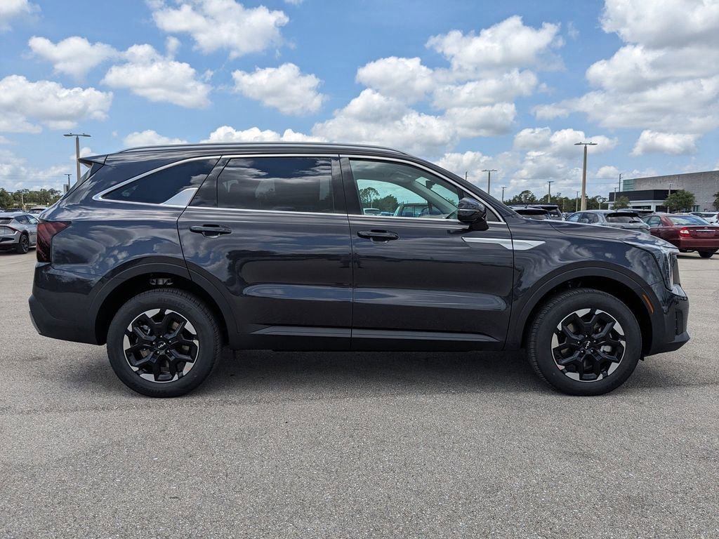 Certified 2025 Kia Sorento S AWD/4WD image 4