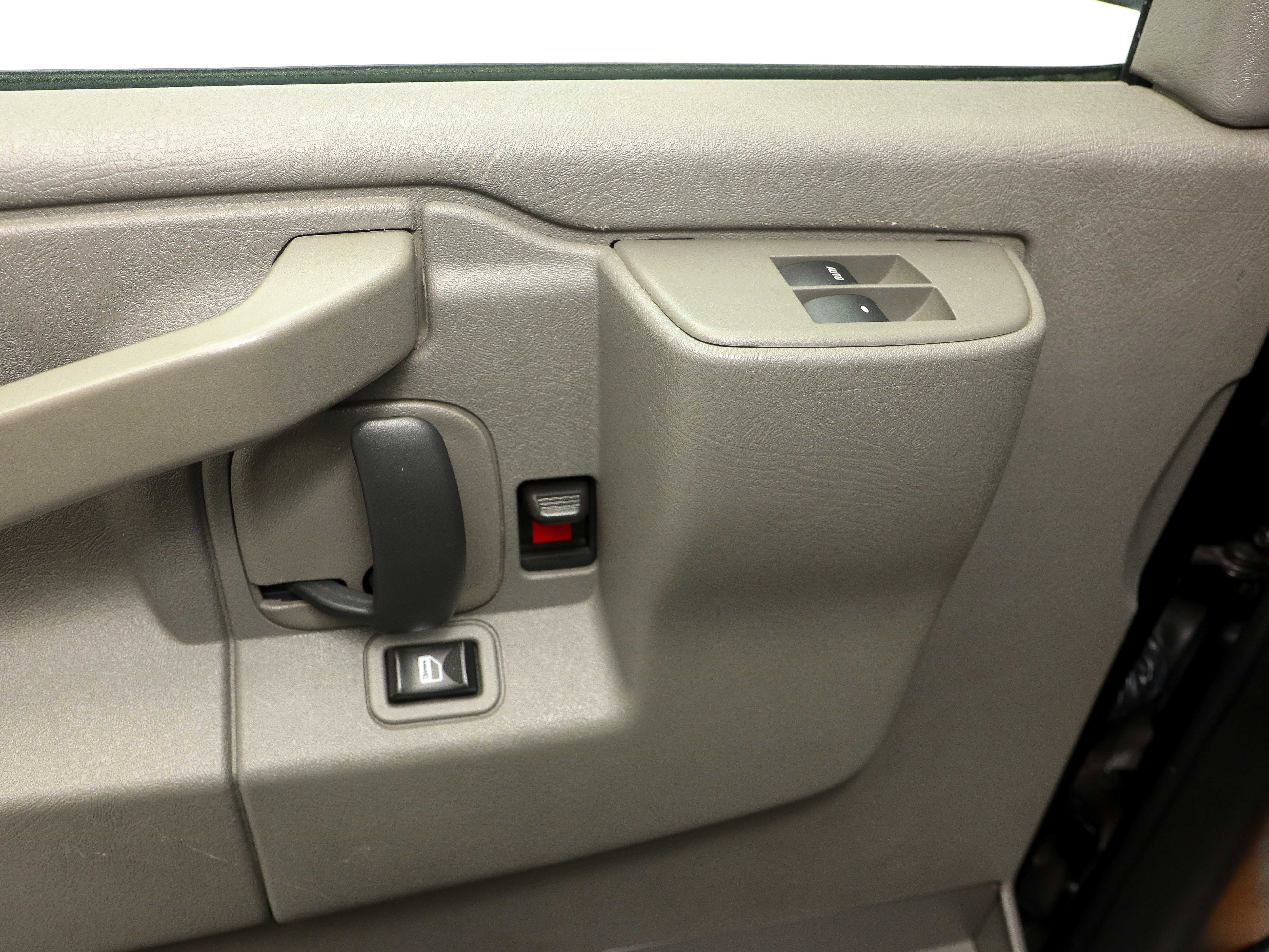Used 2017 Chevrolet Express 2500 LS image 22