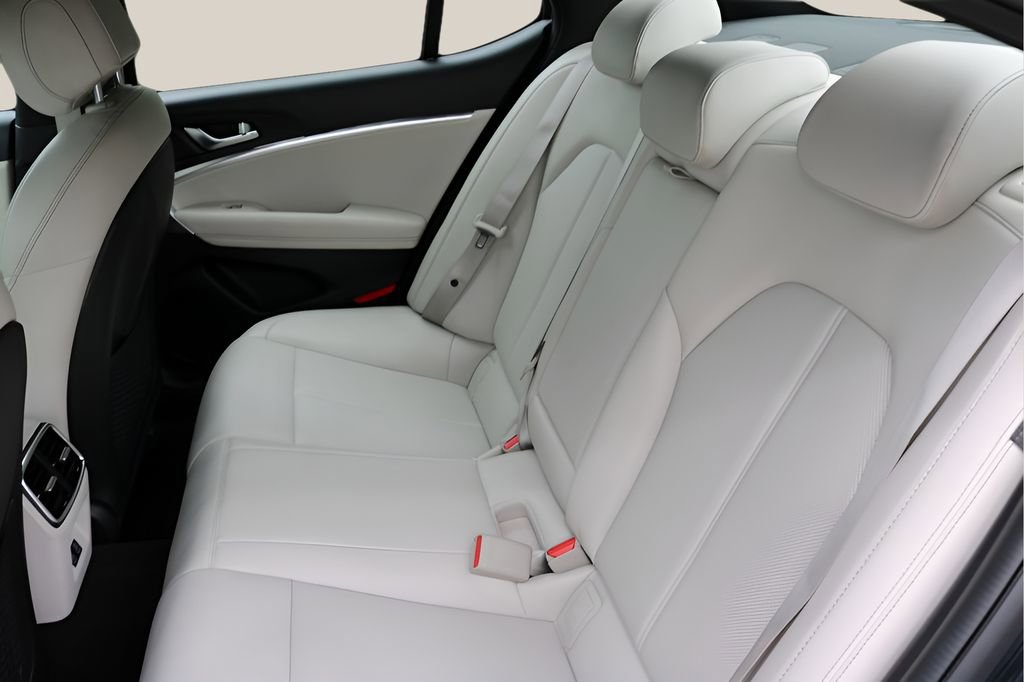 Used 2025 Genesis G70 2.5T AWD/4WD image 15