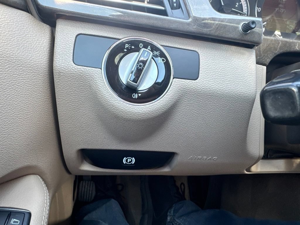 Used 2010 Mercedes-Benz E 350 Sedan image 25