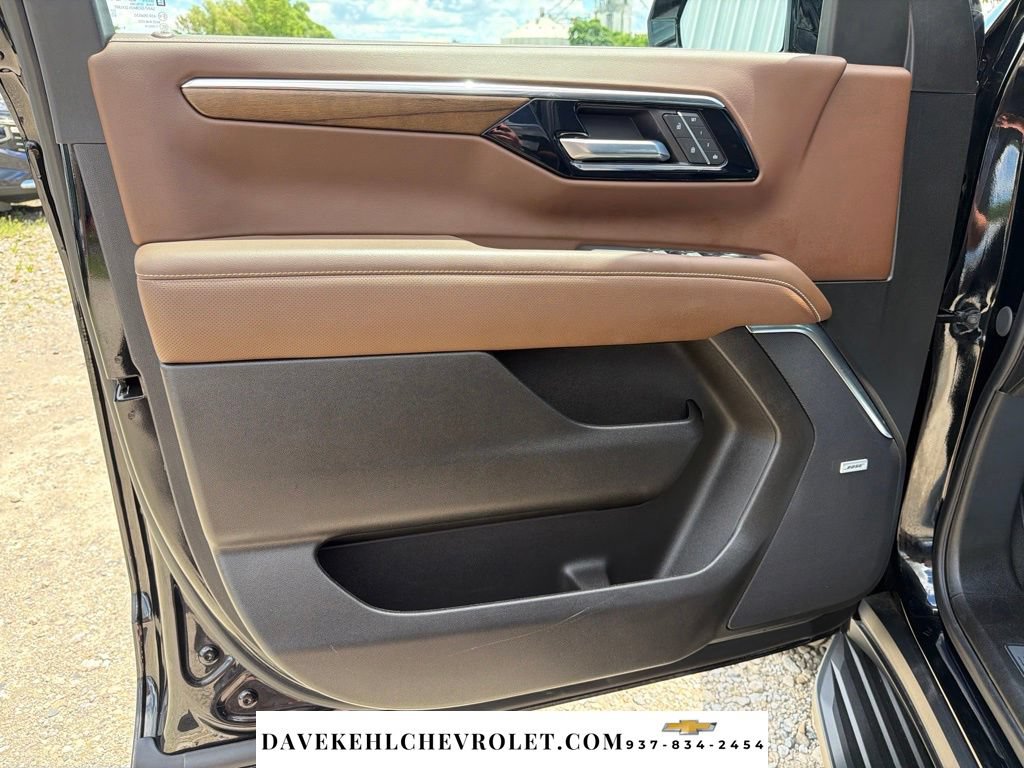 Used 2025 Chevrolet Suburban High Country w/ Sun And Tow Package AWD/4WD image 9