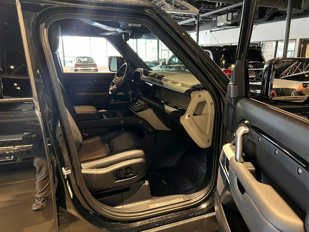 Used 2023 Land Rover Defender 110 X-Dynamic SE image 15