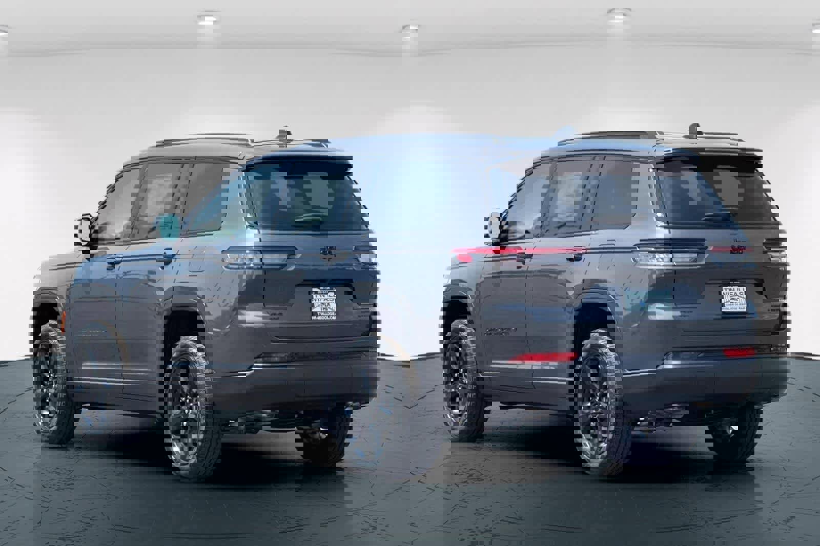 New 2025 Jeep Grand Cherokee L Limited w/ Black Appearance Package image 8