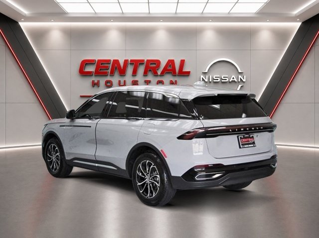 Used 2026 Lincoln Nautilus Premier AWD/4WD image 3