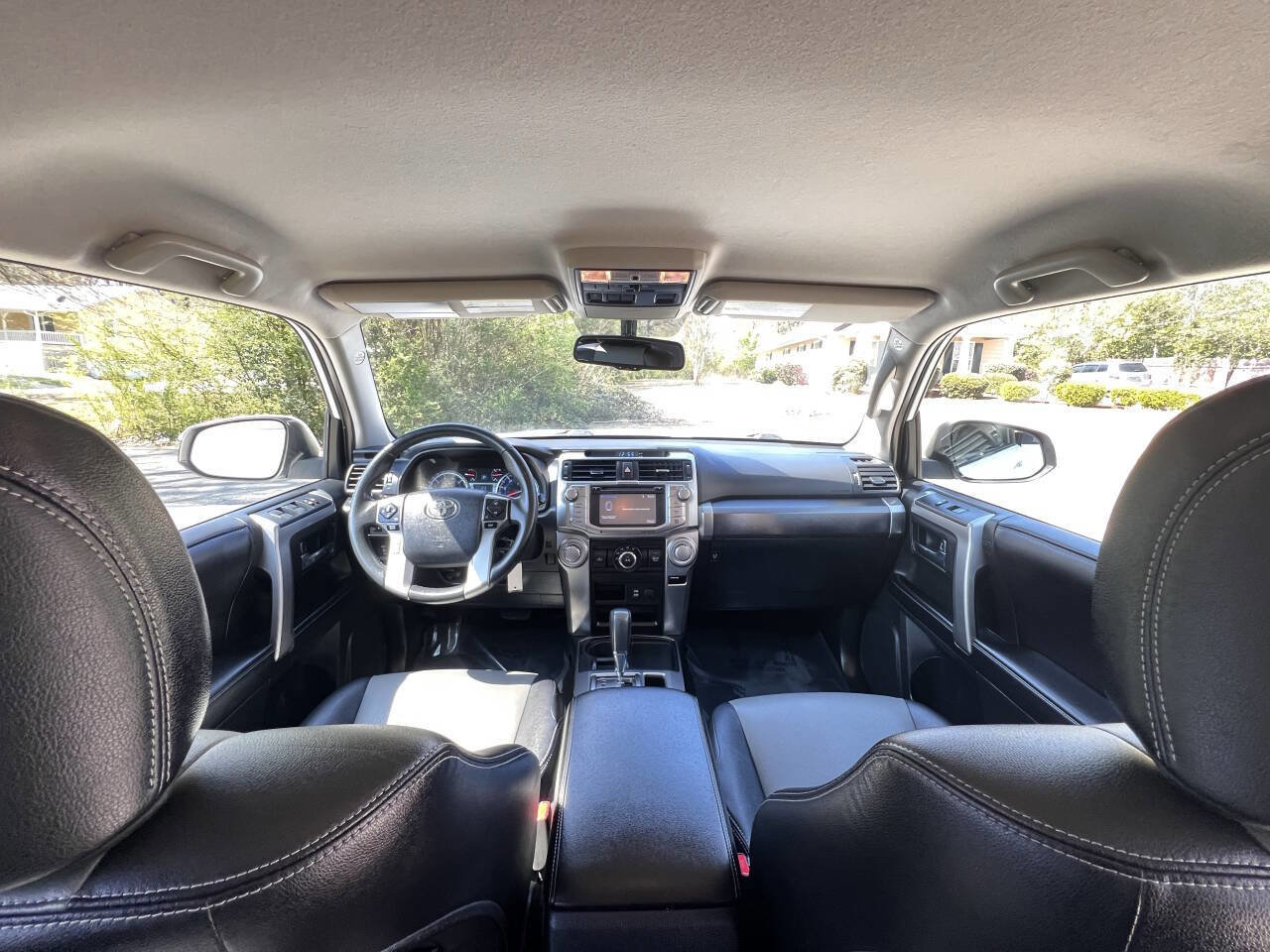 Used 2017 Toyota 4Runner SR5 Premium image 12