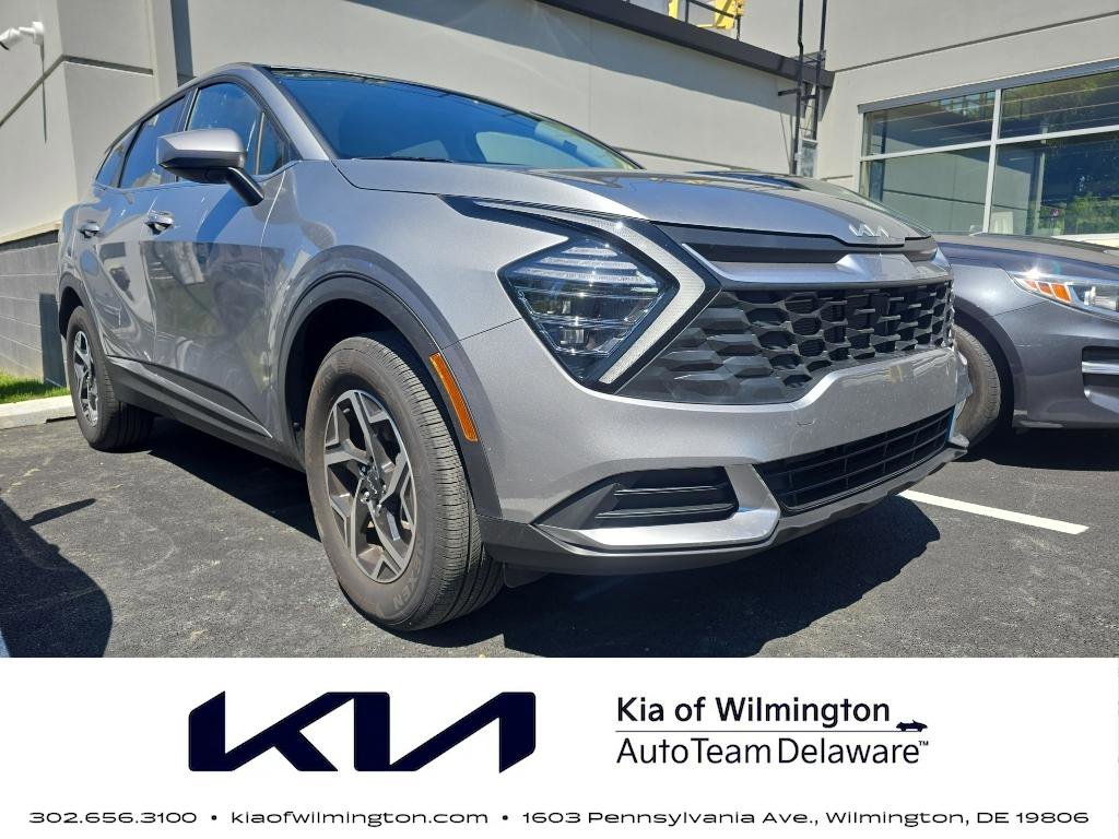 Used 2025 Kia Sportage LX image 1