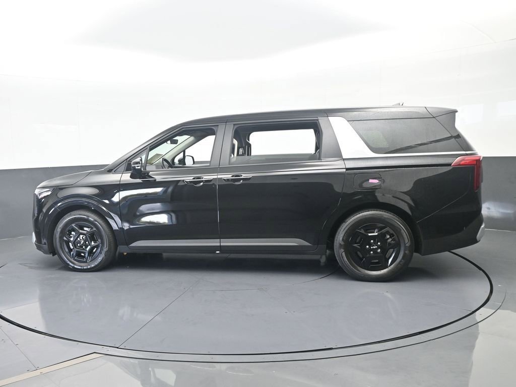 Used 2025 Kia Carnival image 3