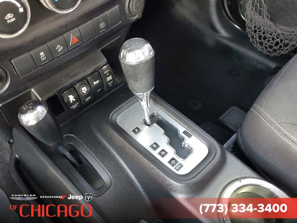 Used 2015 Jeep Wrangler Sahara w/ Connectivity Group AWD/4WD image 30