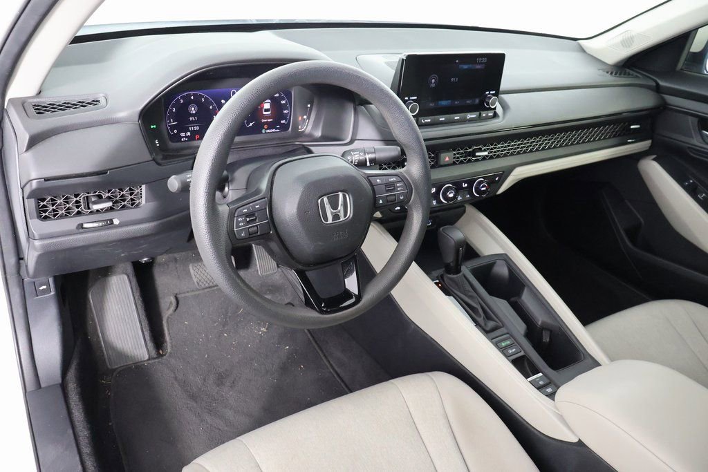 Used 2023 Honda Accord EX image 5