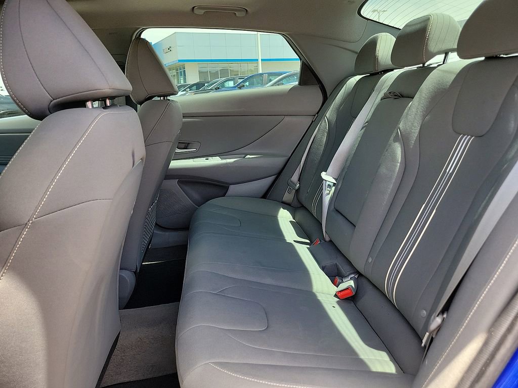 Used 2025 Hyundai Elantra SEL FWD image 16