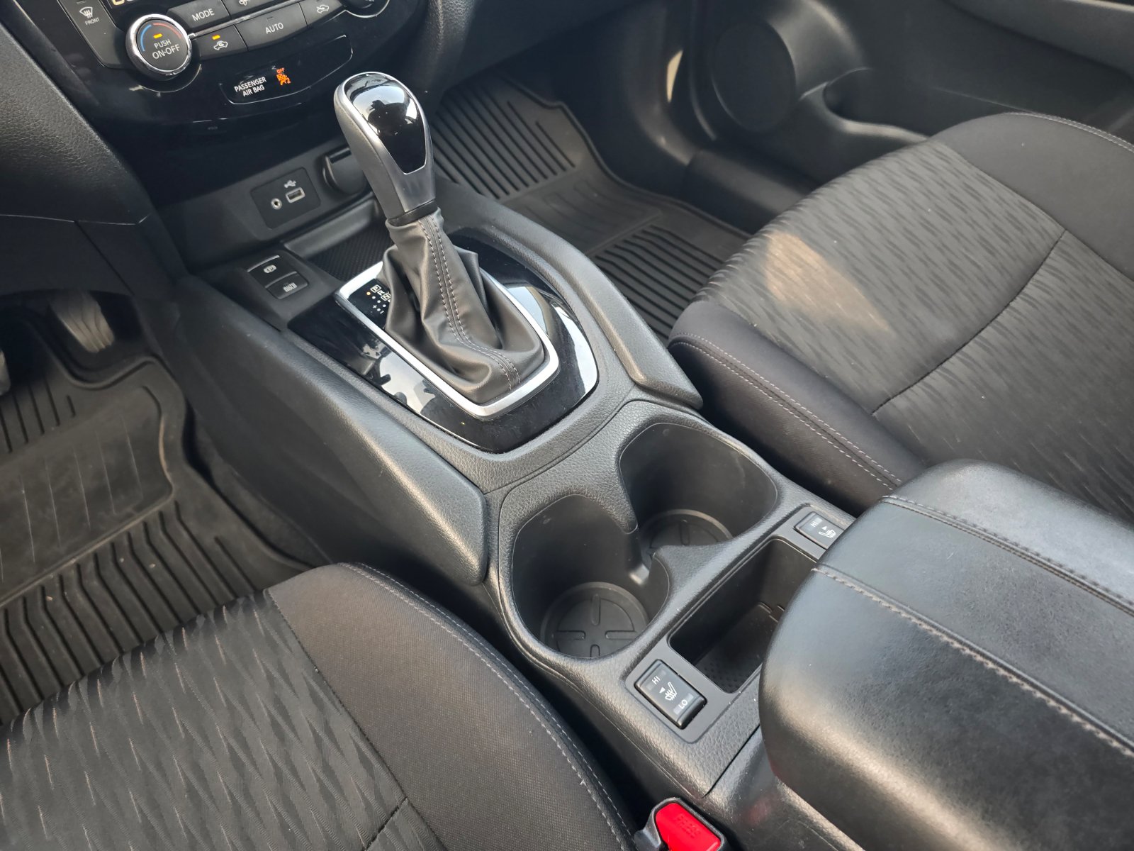 Used 2020 Nissan Rogue SV w/ Sun & Sound Touring Package FWD image 17