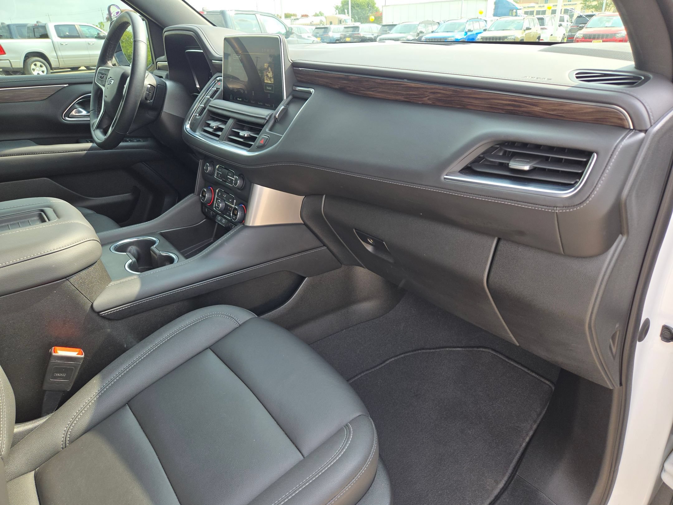 Used 2023 Chevrolet Suburban Z71 w/ Luxury Package AWD/4WD image 28