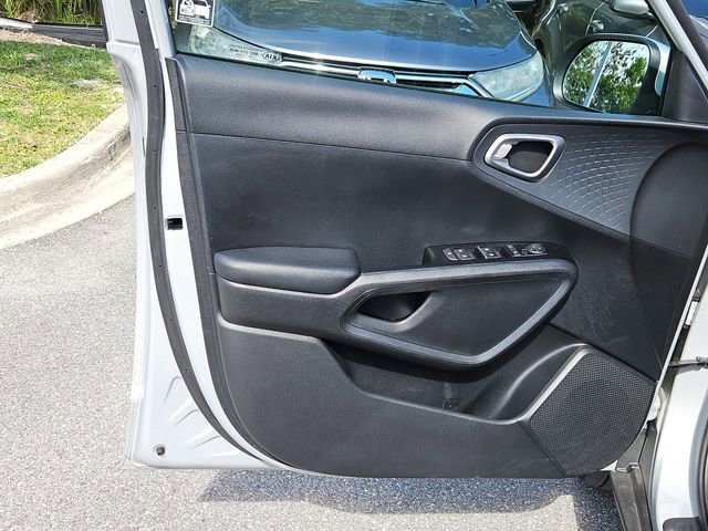 Certified 2021 Kia Soul S image 17