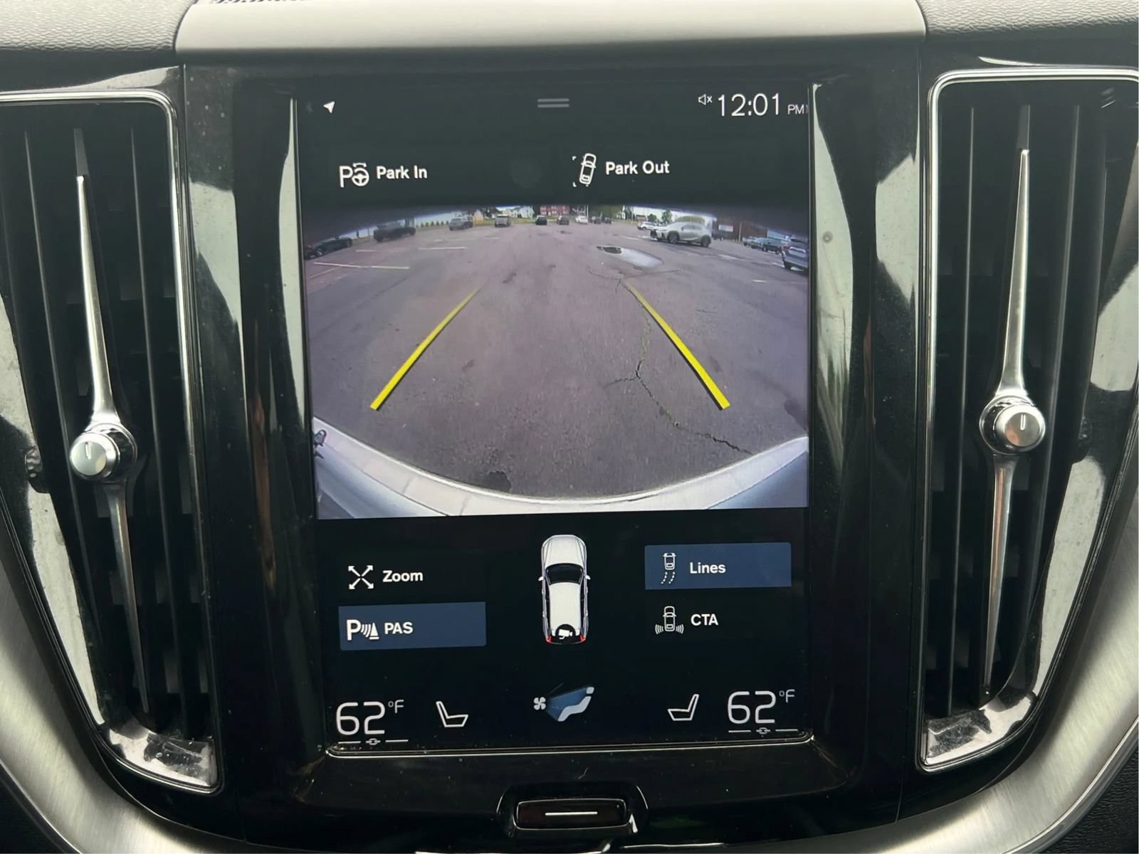 Used 2019 Volvo XC60 T5 Momentum w/ Multimedia Package AWD/4WD image 40