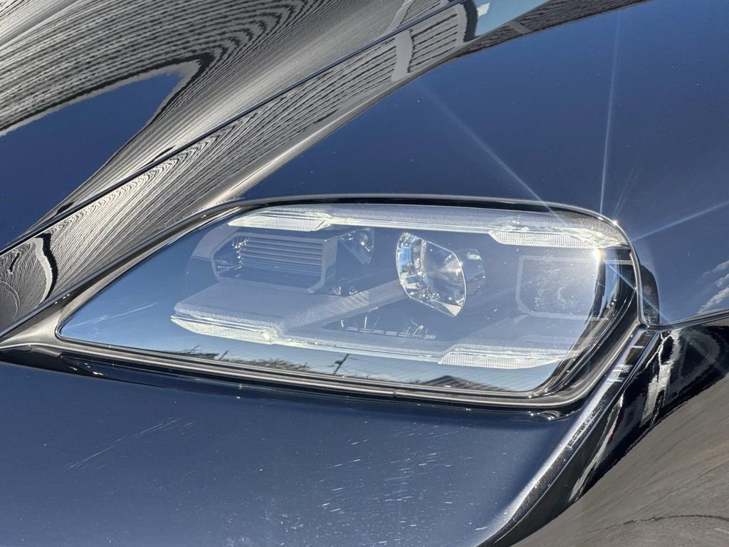 Used 2025 Porsche Taycan image 7