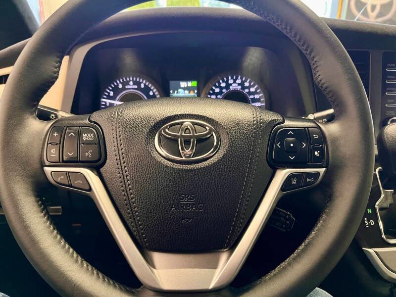 Used 2020 Toyota Sienna LE w/ LE Preferred Package AWD/4WD image 10