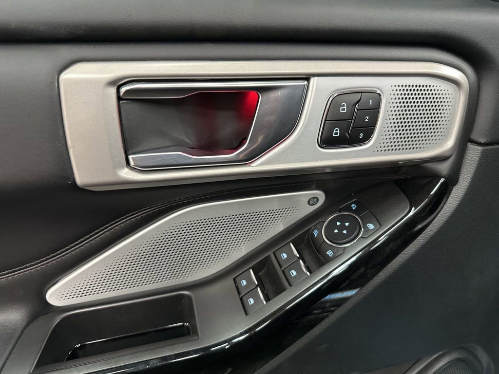 Used 2024 Ford Explorer Platinum w/ Technology Package image 17