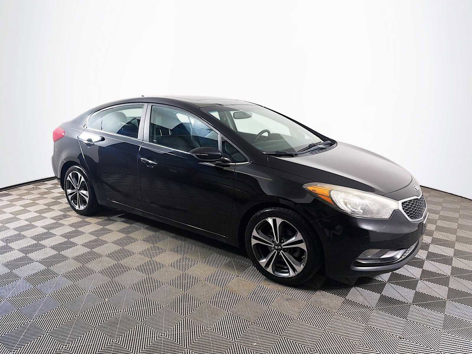 Used 2015 Kia Forte EX w/ Premium Package FWD image 3