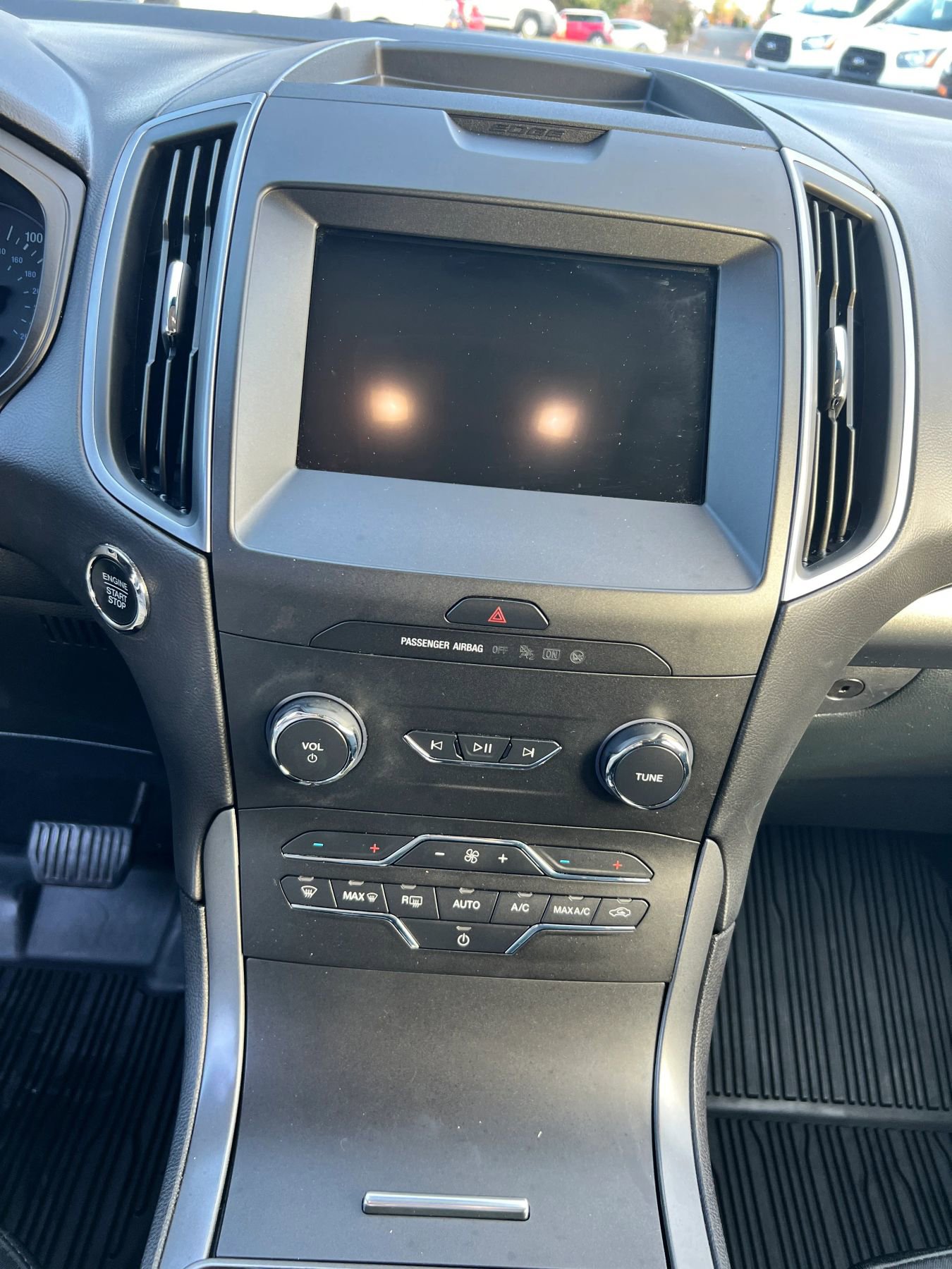 Used 2020 Ford Edge SE image 14