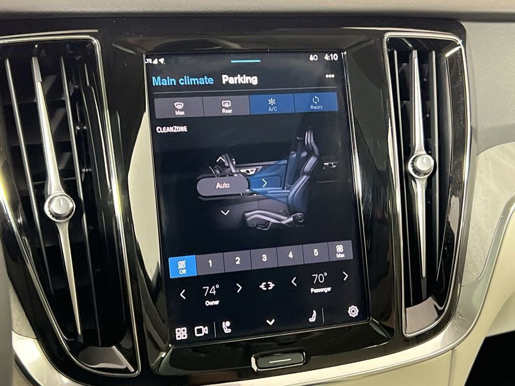 Certified 2025 Volvo V60 B5 Cross Country Plus image 19