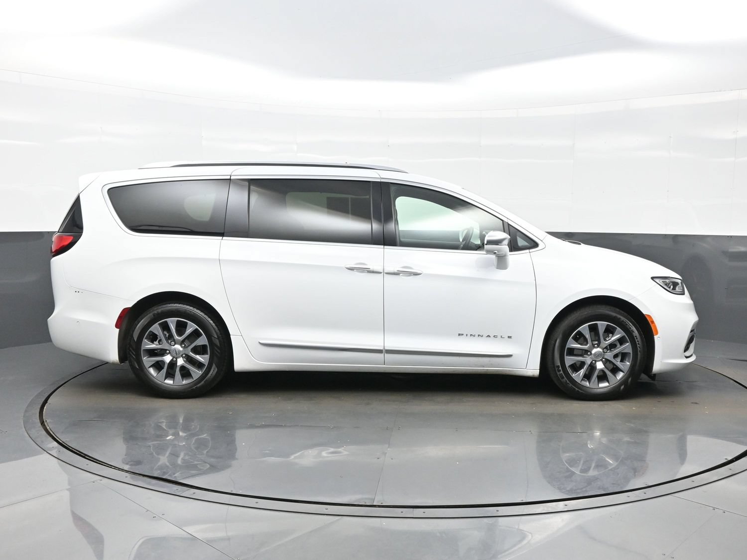 Used 2022 Chrysler Pacifica Pinnacle FWD image 7