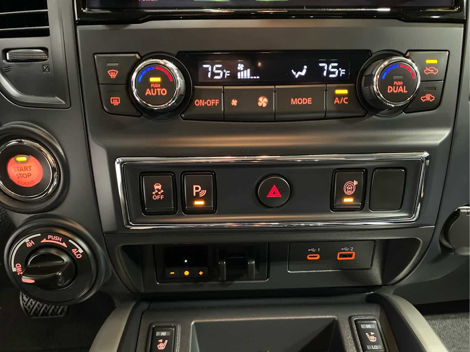 Used 2024 Nissan Titan SV w/ SV Convenience Package image 19