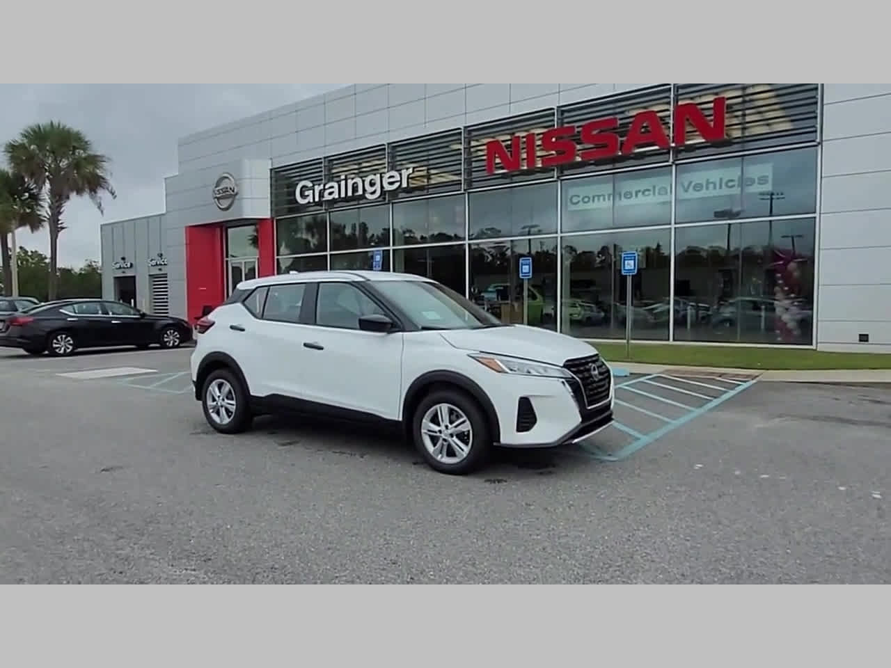 New 2025 Nissan Kicks Play S image 37