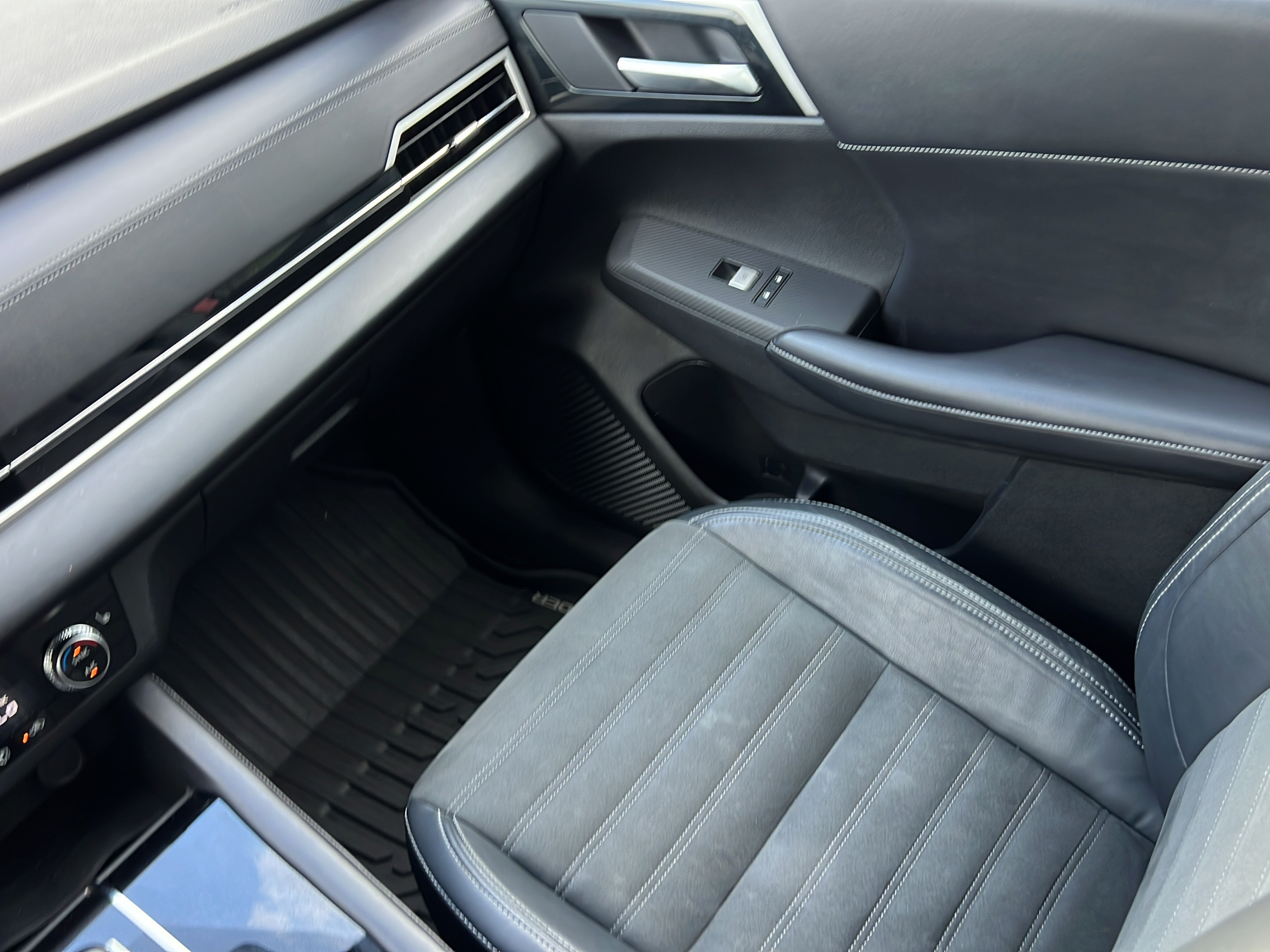 Used 2023 Mitsubishi Outlander SE FWD image 13