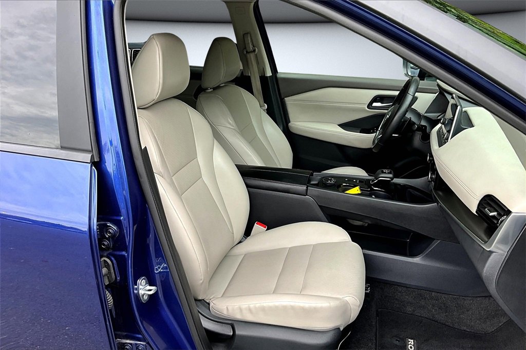 Used 2023 Nissan Rogue SV w/ SV Premium Package image 26