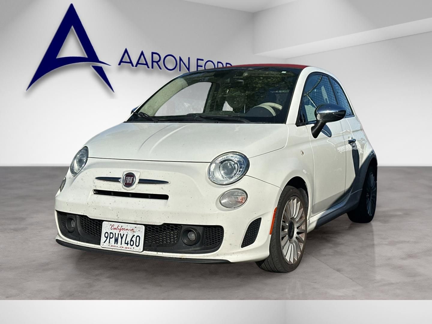 Used 2019 FIAT 500 Lounge FWD image 2