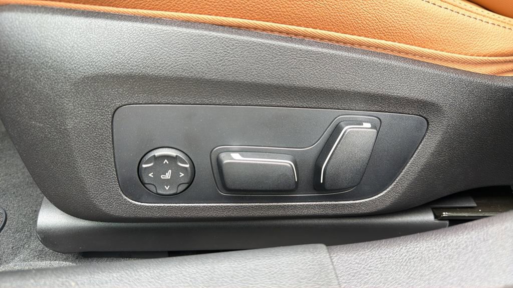 New 2026 BMW 330i Sedan w/ M Sport Package image 11