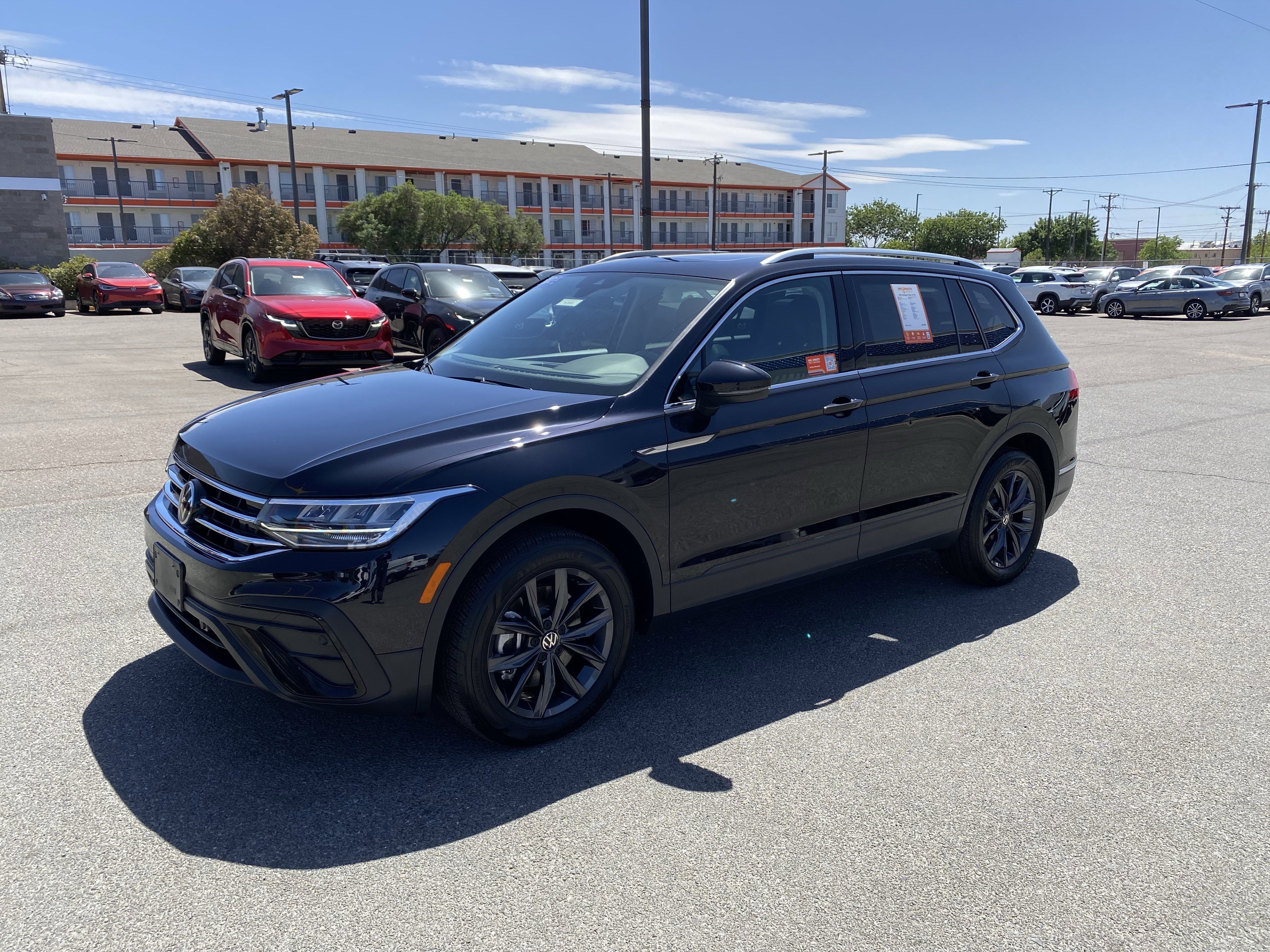 Certified 2022 Volkswagen Tiguan SE w/ Panoramic Sunroof Package FWD image 50