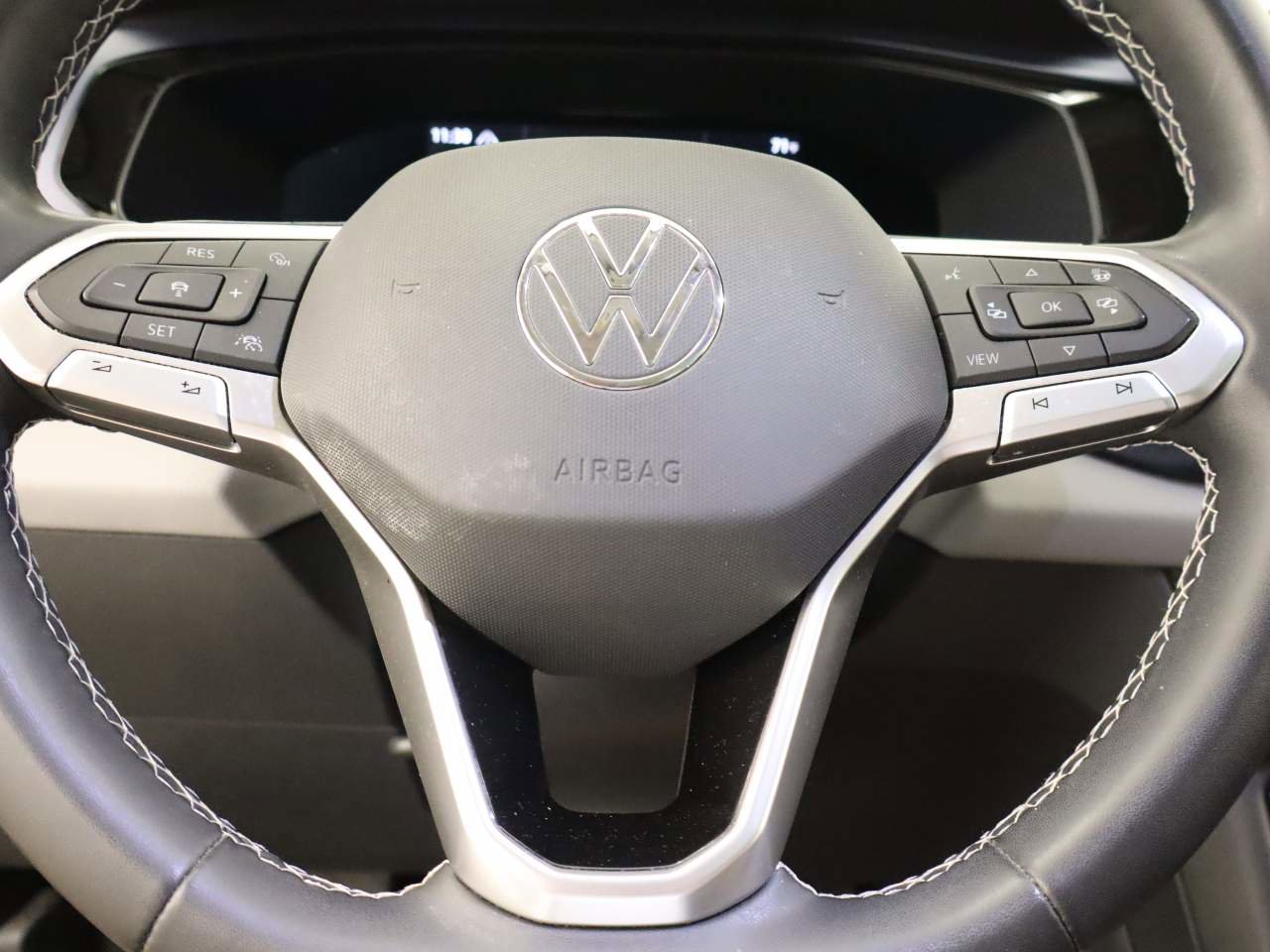 Used 2023 Volkswagen Taos SE w/ Panoramic Sunroof Package image 11