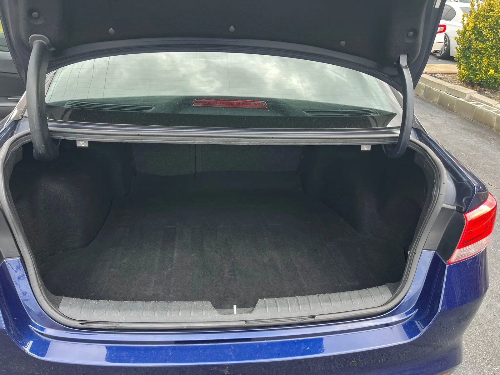 Used 2018 Kia Optima LX w/ 17" Alloy Wheels Package FWD image 10