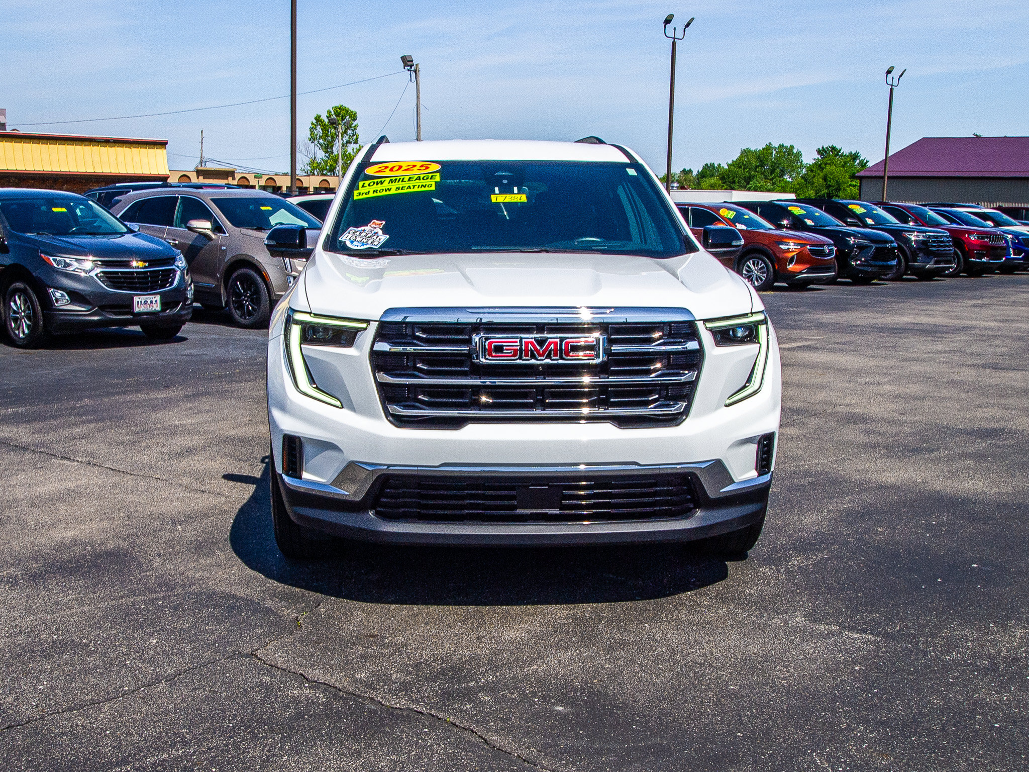 Used 2025 GMC Acadia Elevation FWD image 2