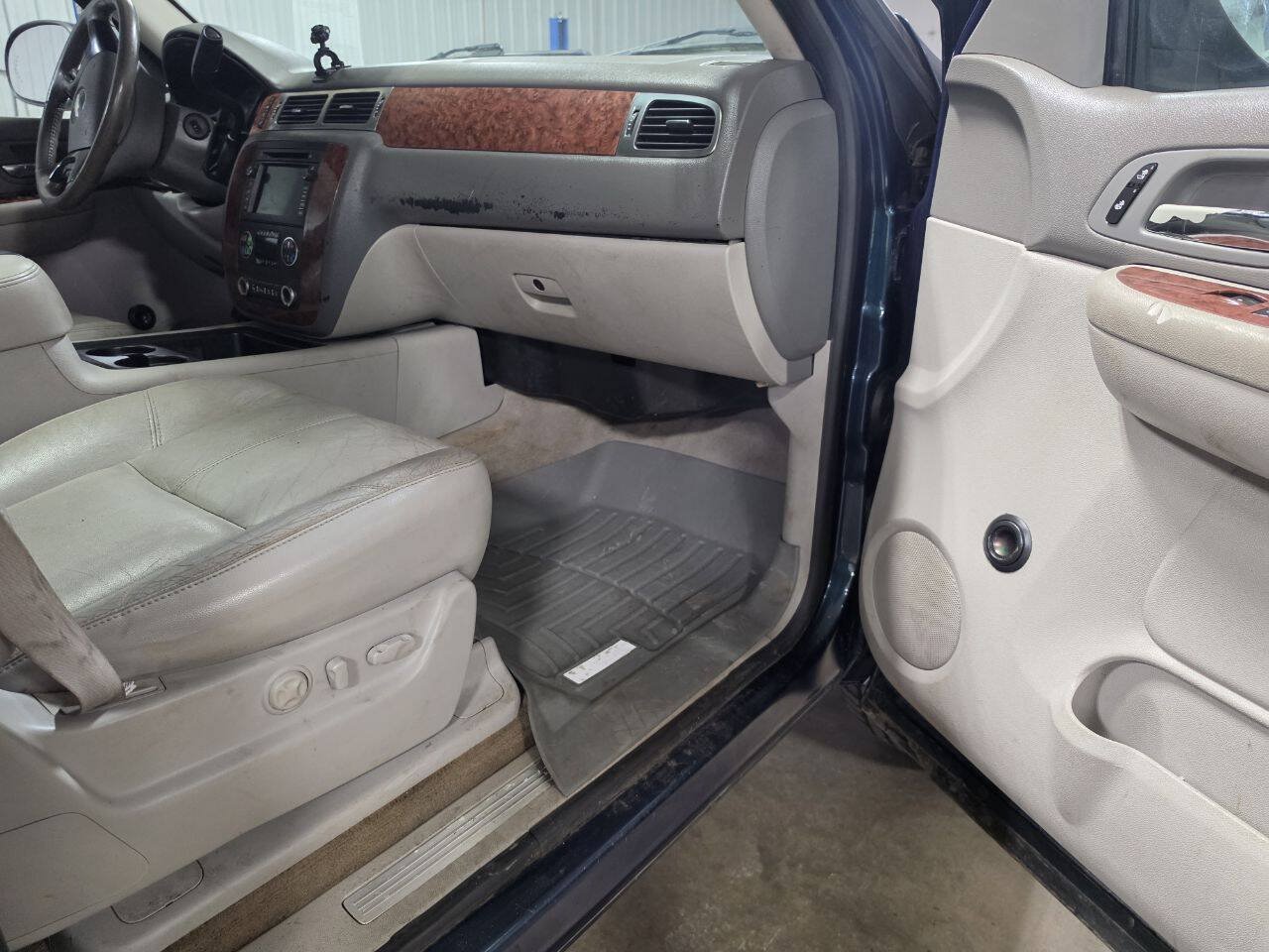 Used 2007 Chevrolet Avalanche LTZ w/ LTZ Preferred Equipment Group AWD/4WD image 14
