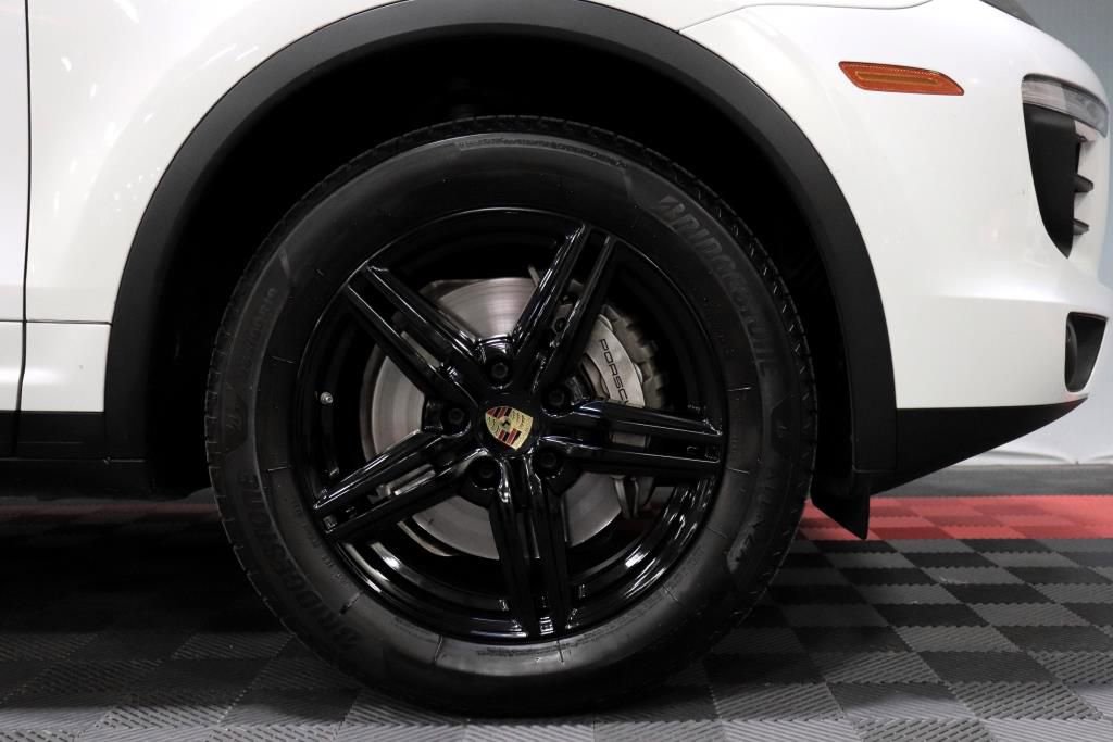 Used 2018 Porsche Cayenne S image 76