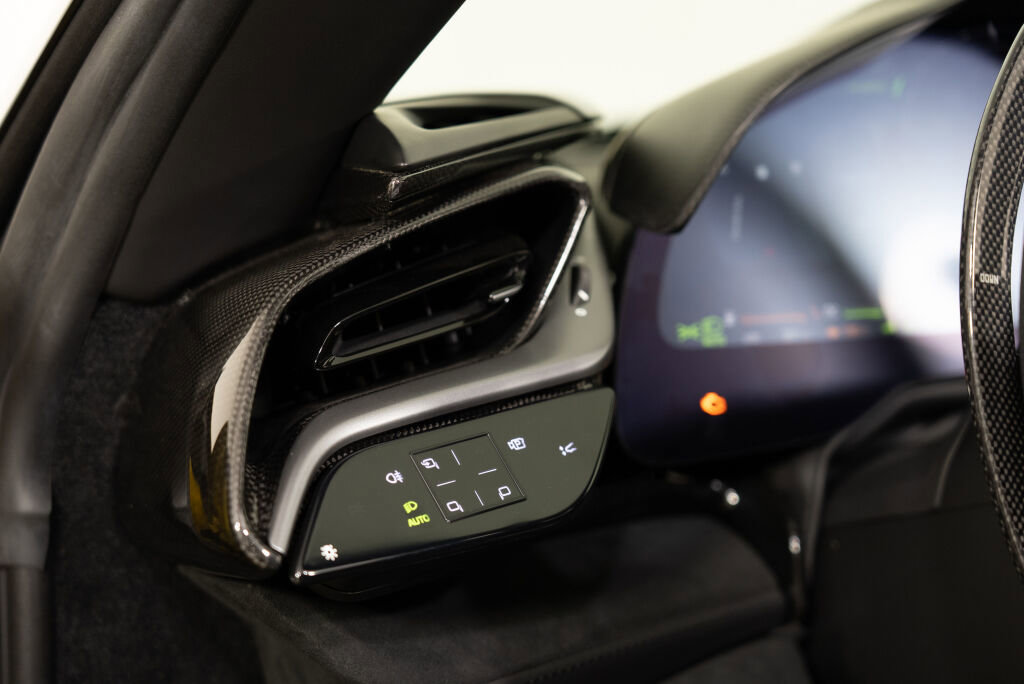 Used 2022 Ferrari SF90 Spider image 38