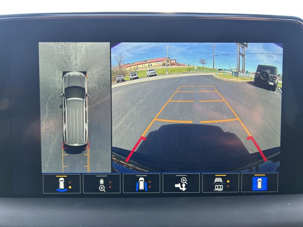 Used 2024 Chevrolet Suburban Z71 w/ Luxury Package AWD/4WD image 29