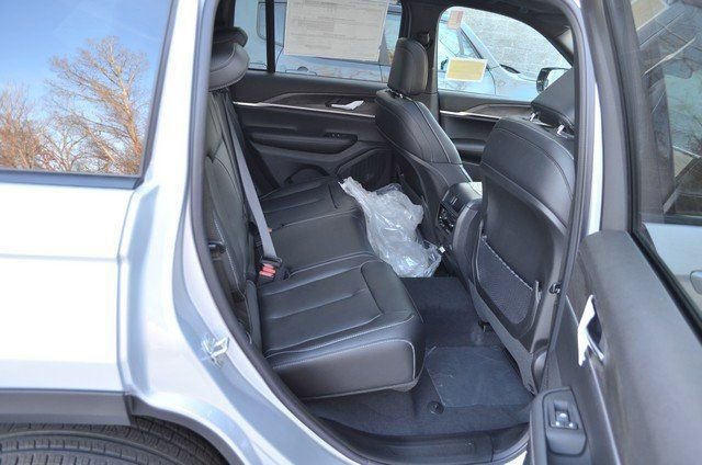 New 2025 Jeep Grand Cherokee Limited image 35