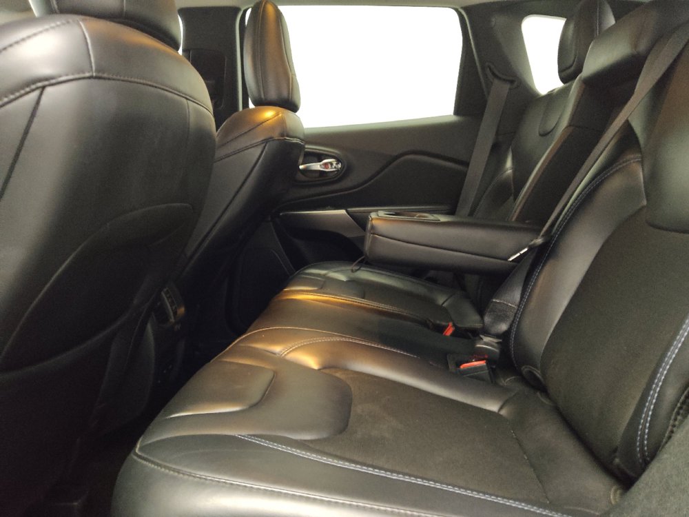 Used 2020 Jeep Cherokee Latitude Plus FWD image 18