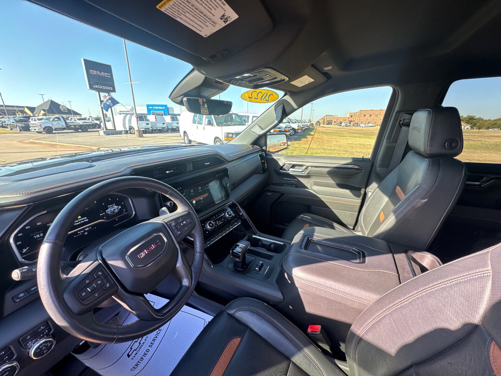 Used 2022 GMC Sierra 1500 AT4 w/ AT4 Premium Package image 11