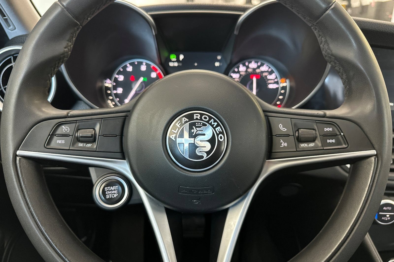 Used 2017 Alfa Romeo Giulia RWD image 26