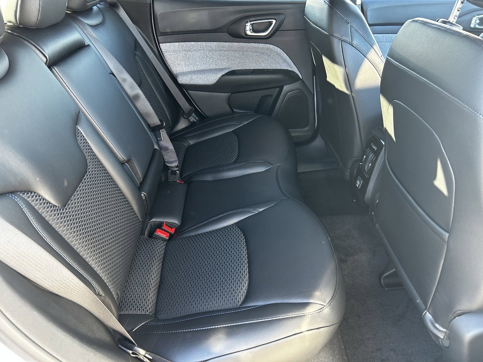 New 2026 Jeep Compass Latitude image 10