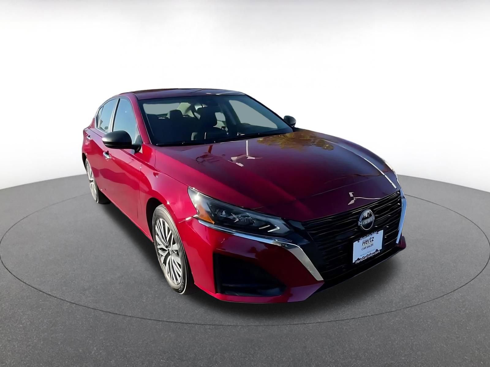 Used 2025 Nissan Altima 2.5 SV image 3