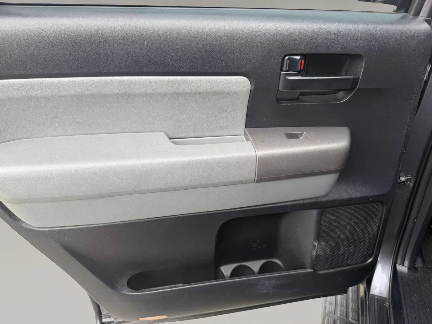Used 2013 Toyota Sequoia SR5 RWD image 12